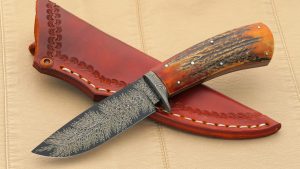 Dan Lewis Custom Forged Feather pattern Damascus steel Hunting knife Amber Stag leather sheath ABS Journeyman Smith Frame Handle Knife